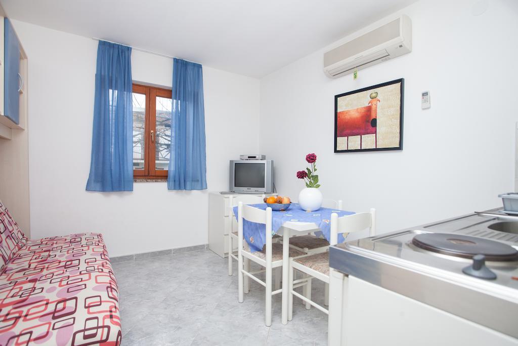 Apartments Prenc Pisuko Rovinj Oda fotoğraf